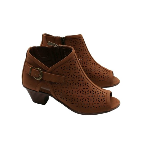 Easy Street Dakota Sandals (Women) - Picture 2 of 7